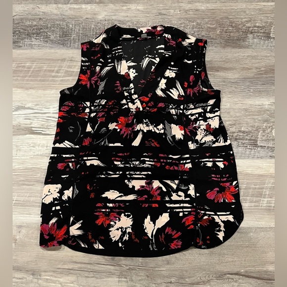 Halogen Sleeveless V-Neck Top Size Medium - Picture 2 of 4